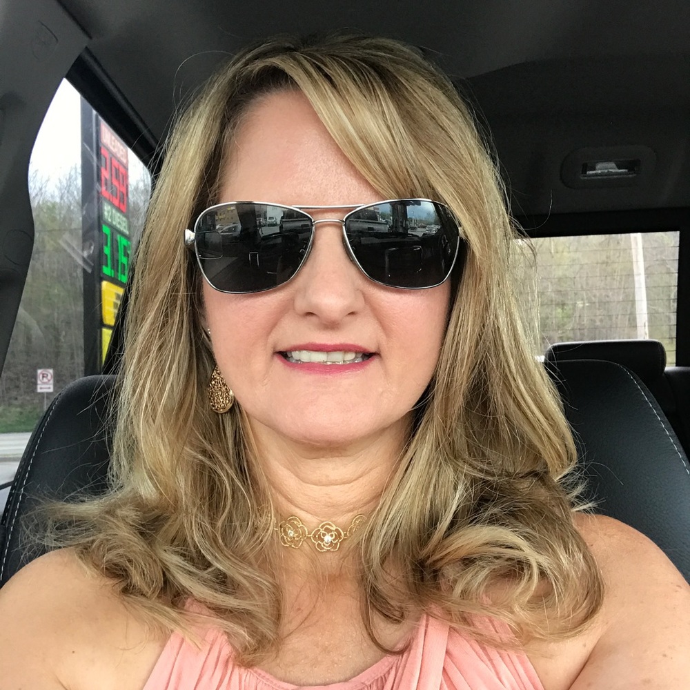 Meet your Posher, Lori